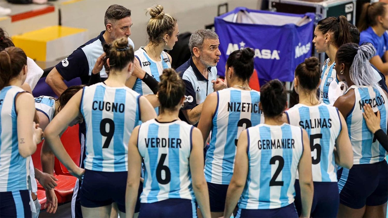 Voley se puede tocar con el pie