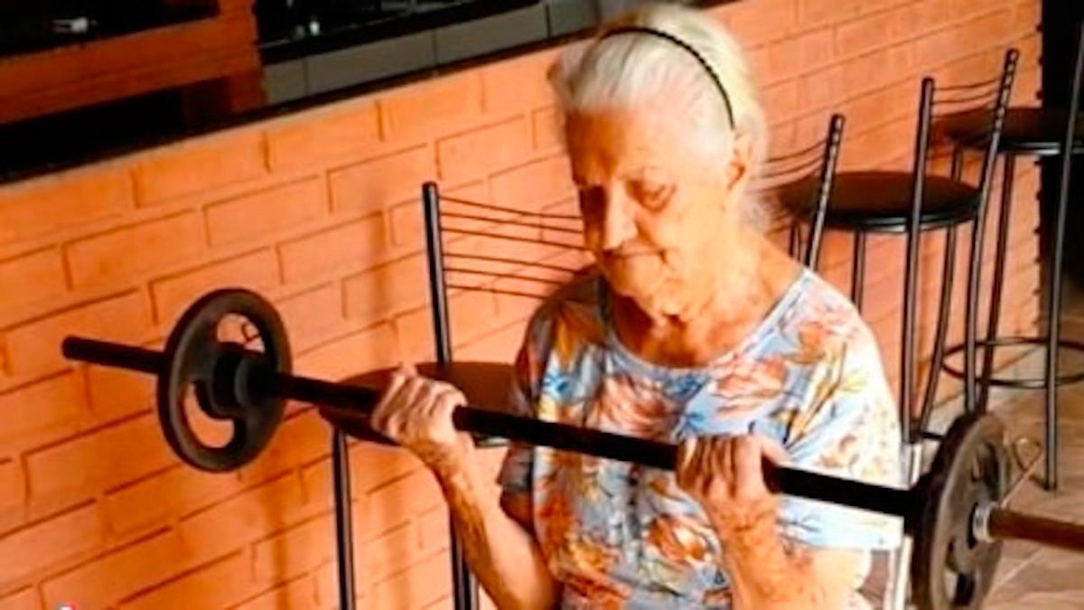 Carmelita La Abuela De 100 Años Que Entrena En Su Casa Y Es Viral En