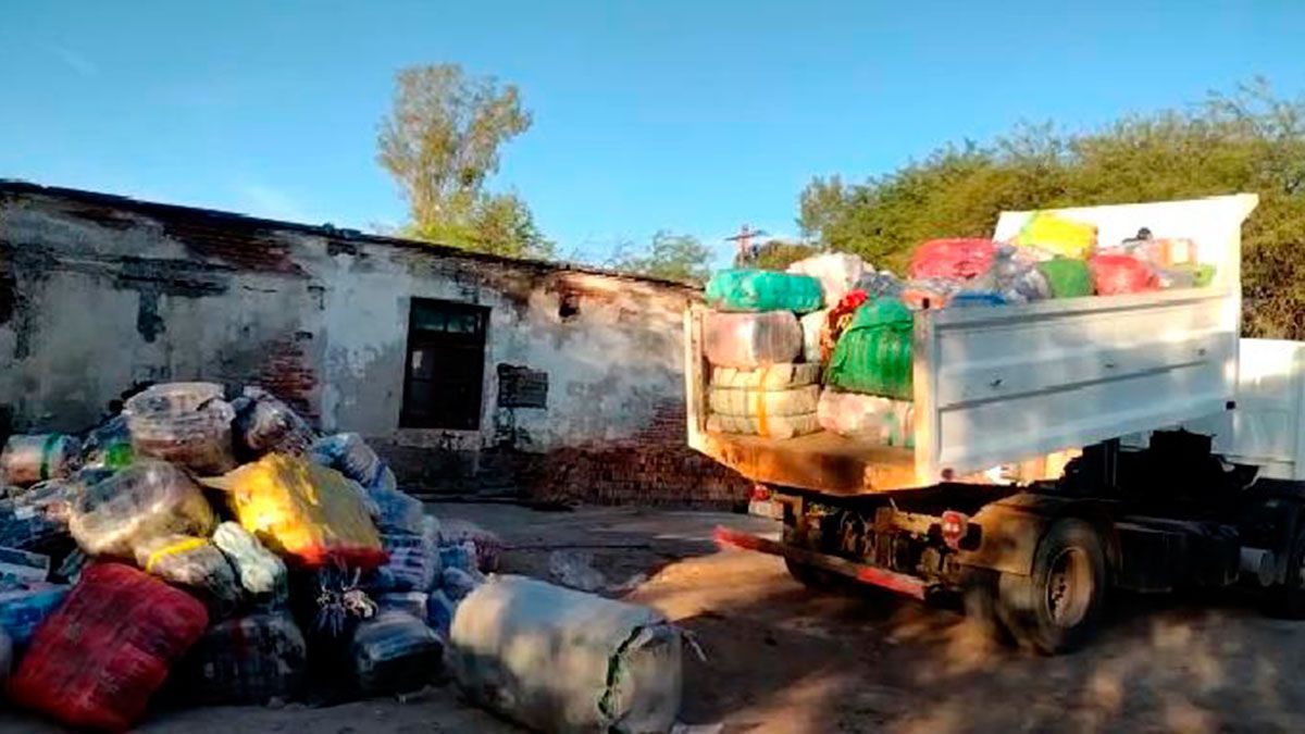 Incautaron Gran Cantidad De Mercadería Que Trasladaban En Un Colectivo De Larga Distancia 5850