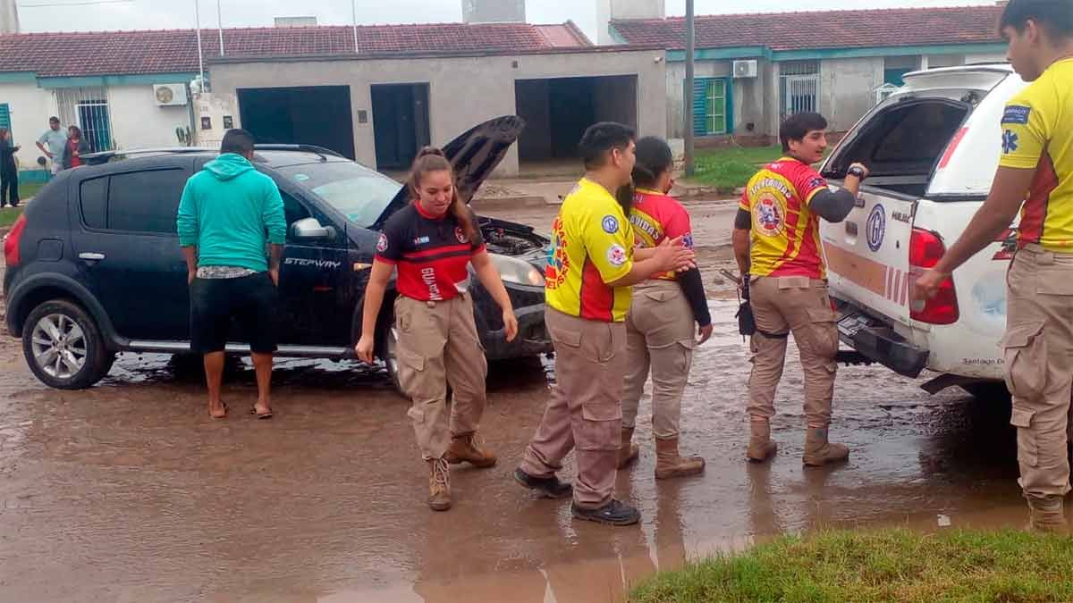 Barrio Mama Antula Ii La Calle Se Hundió Y Un Auto Quedó Atrapado En Un Pozo Diario Panorama 