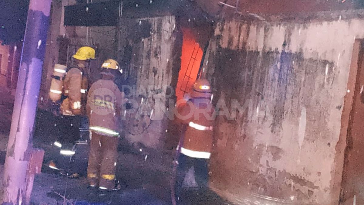 Video Una Casa Y Un Depósito Se Incendiaron En El Barrio Belgrano Y Causó Pánico En Los Vecinos 9910