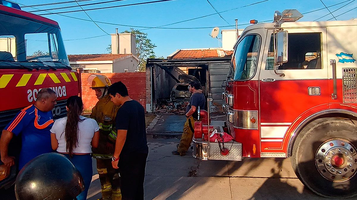 Impactantes Imágenes Del Incendio En Una Vivienda Del Barrio Siglo XXI ...