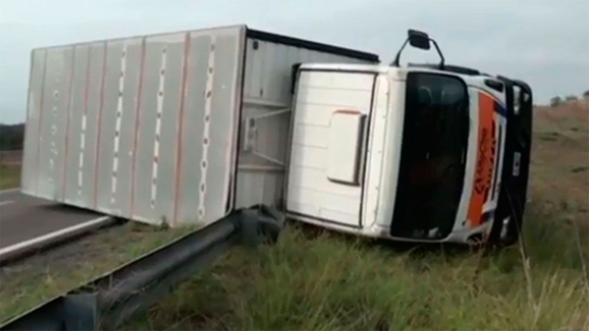 Un Automovilista Perdió La Vida Al Chocar De Frente Con Un Camión Sobre ...