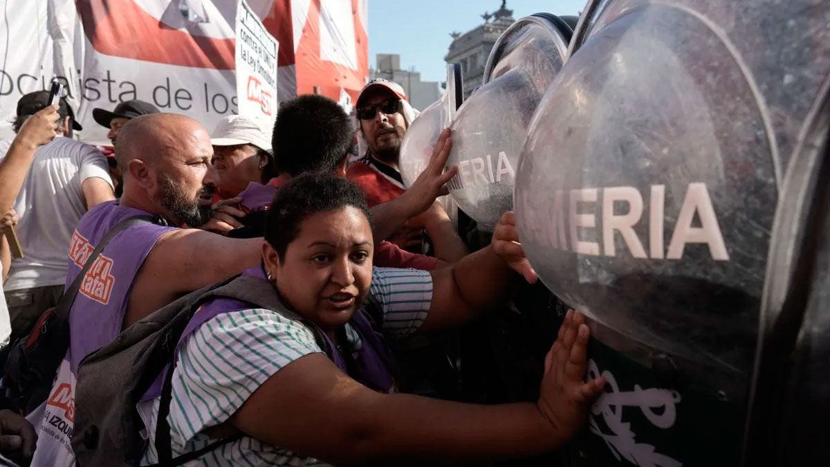 Fuerzas De Seguridad Avanzaron Sobre Manifestantes Que Concentraron ...