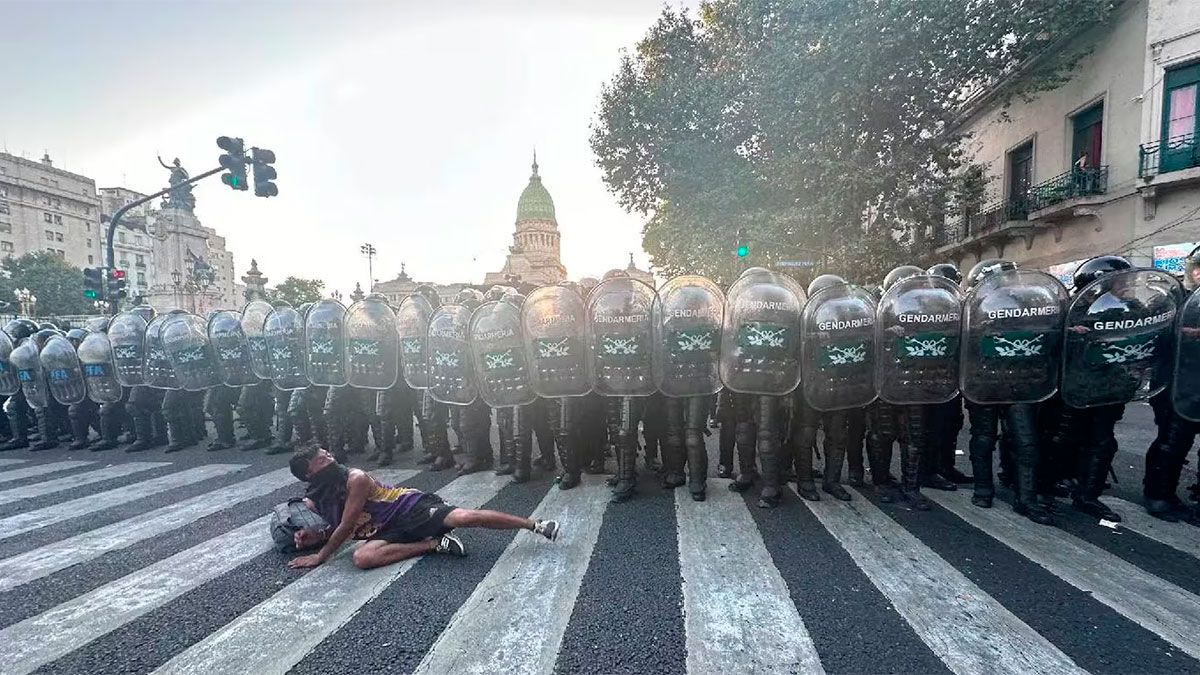 Congreso: Fuerte Operativo De Seguridad, Piqueteros Protestan Contra La ...