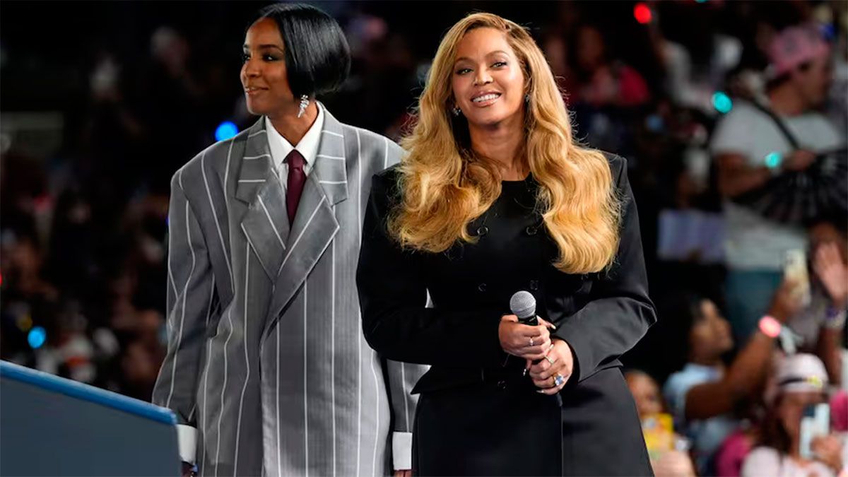 Beyoncé sostiene Kamala Harris durante un evento: “Non sono qui come politica, sono qui come madre”.