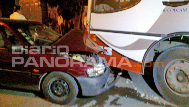 Choque Con Daños Materiales Entre Un Colectivo Y Un Auto Diario Panorama 0921